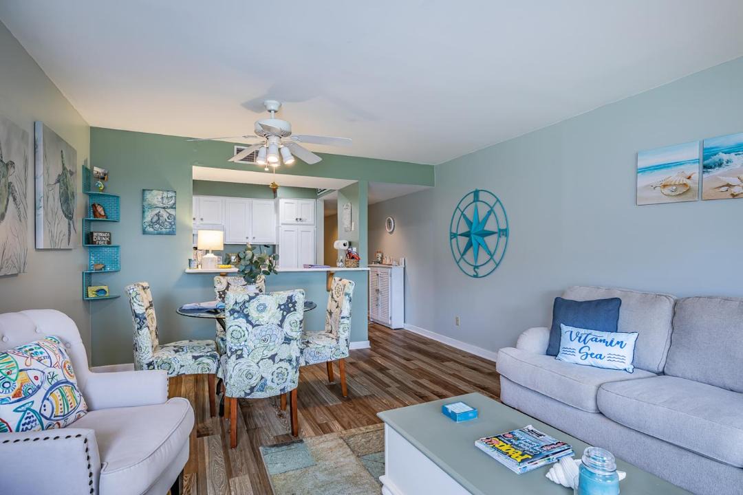 Photo of Livingroom in Oceanmarsh Subdivision