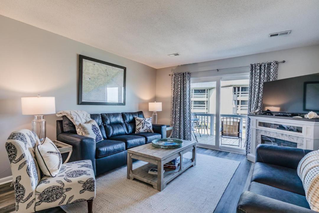 Photo of Livingroom in Oceanmarsh Subdivision