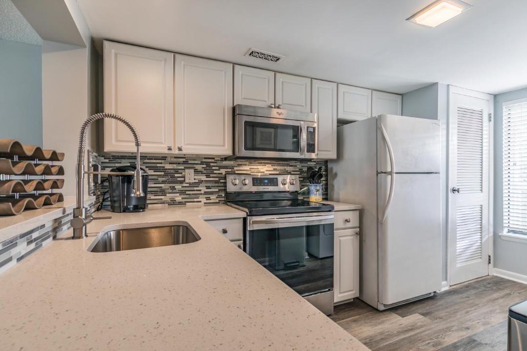 Photo of Kitchen in Oceanmarsh Subdivision