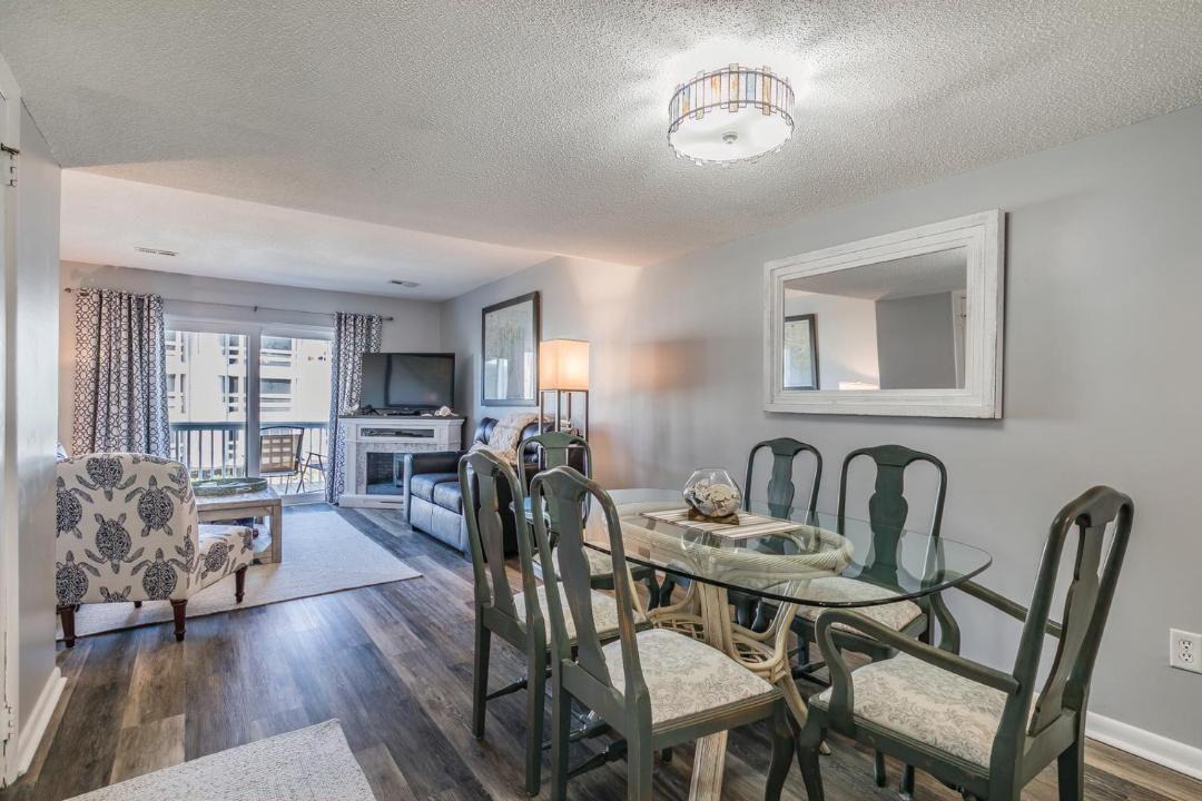 Photo of Livingroom in Oceanmarsh Subdivision