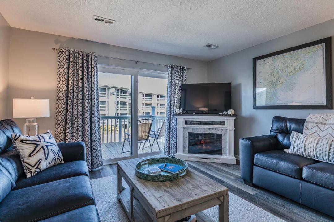 Photo of Livingroom in Oceanmarsh Subdivision