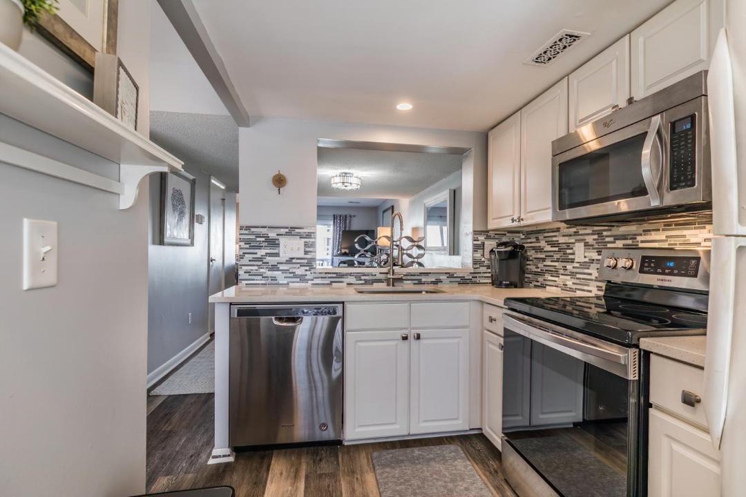 Photo of Kitchen in Oceanmarsh Subdivision