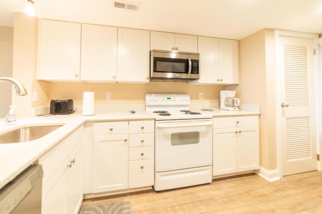 Photo of Kitchen in Oceanmarsh Subdivision