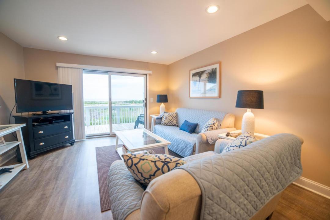 Photo of Livingroom in Oceanmarsh Subdivision