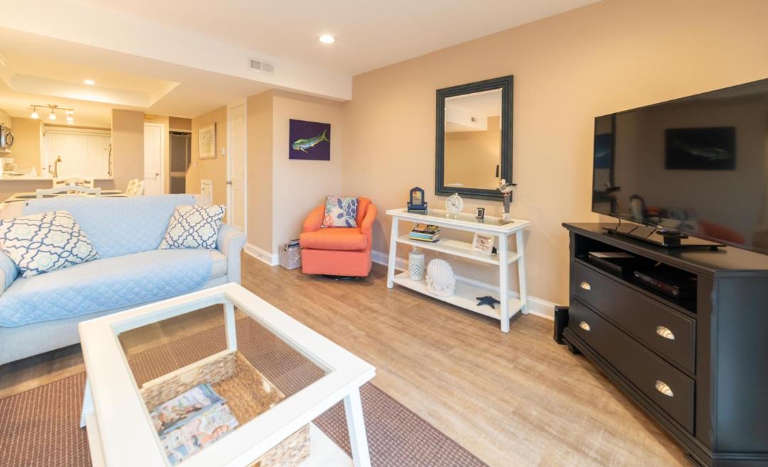 Photo of Livingroom in Oceanmarsh Subdivision
