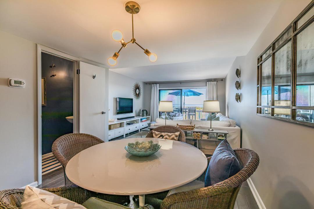 Photo of Livingroom in Oceanmarsh Subdivision