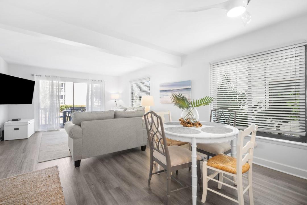 Photo of Livingroom in Oceanmarsh Subdivision