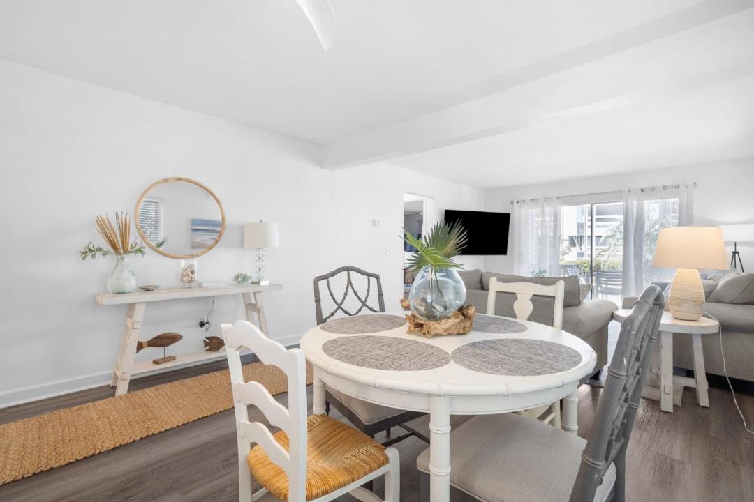 Photo of Livingroom in Oceanmarsh Subdivision