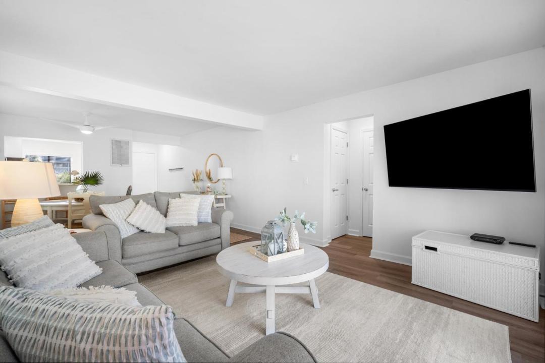 Photo of Livingroom in Oceanmarsh Subdivision