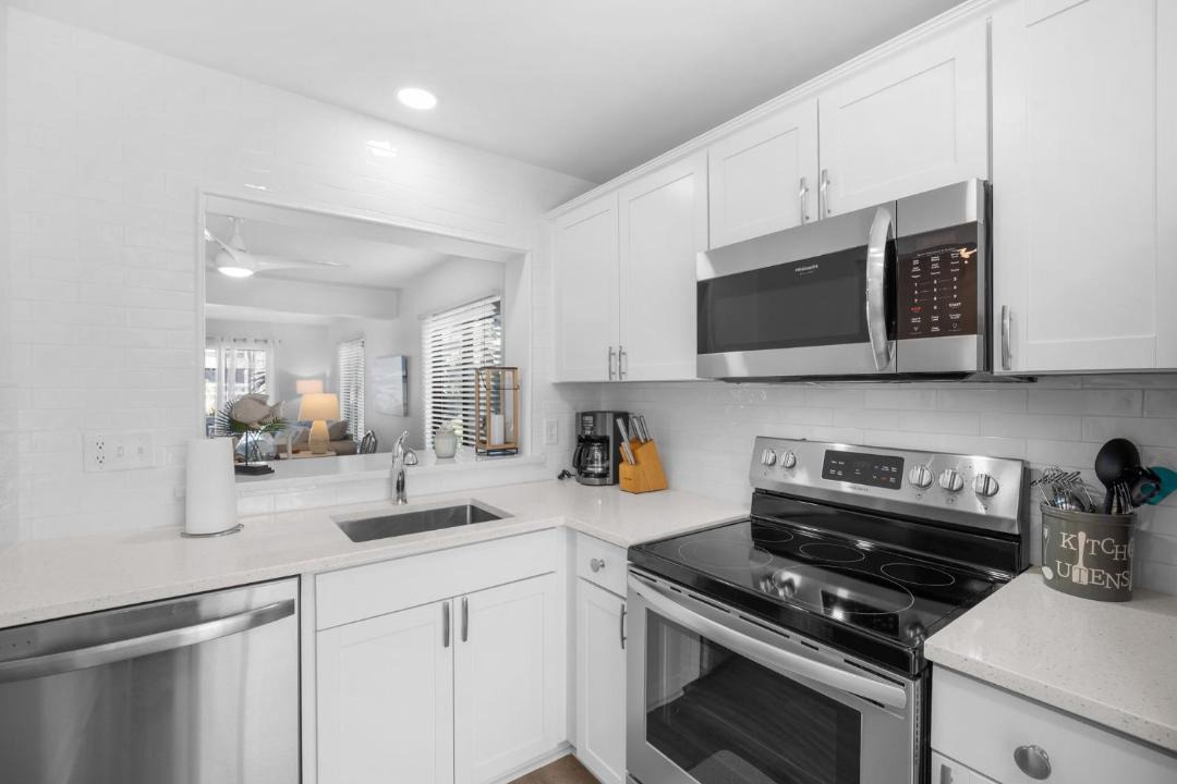 Photo of Kitchen in Oceanmarsh Subdivision