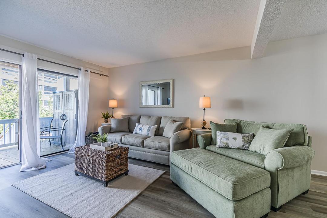 Photo of Livingroom in Oceanmarsh Subdivision