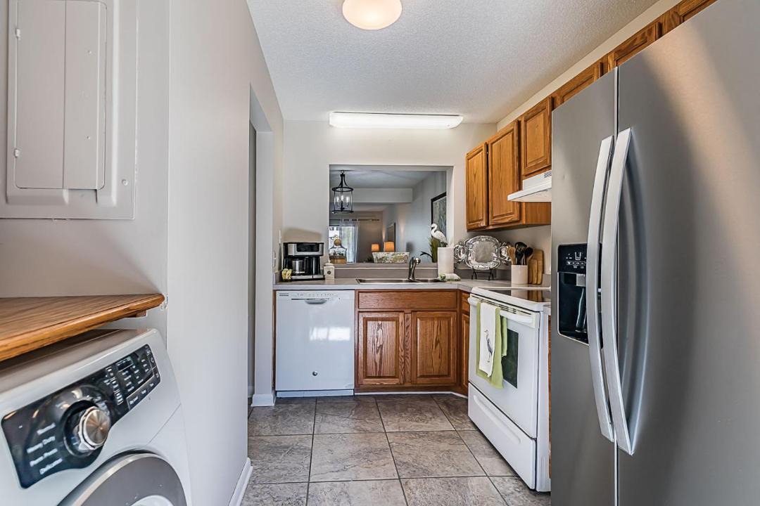 Photo of Kitchen in Oceanmarsh Subdivision