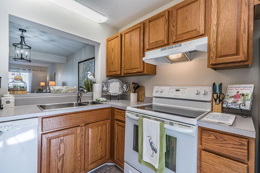 Photo of Kitchen in Oceanmarsh Subdivision
