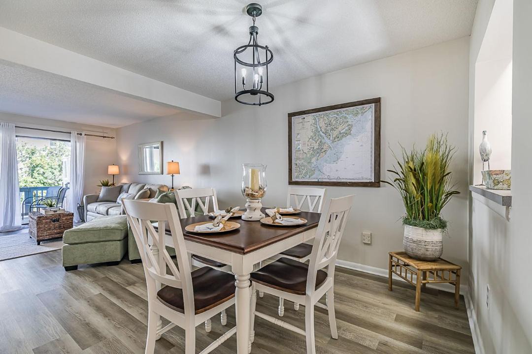 Photo of Livingroom in Oceanmarsh Subdivision