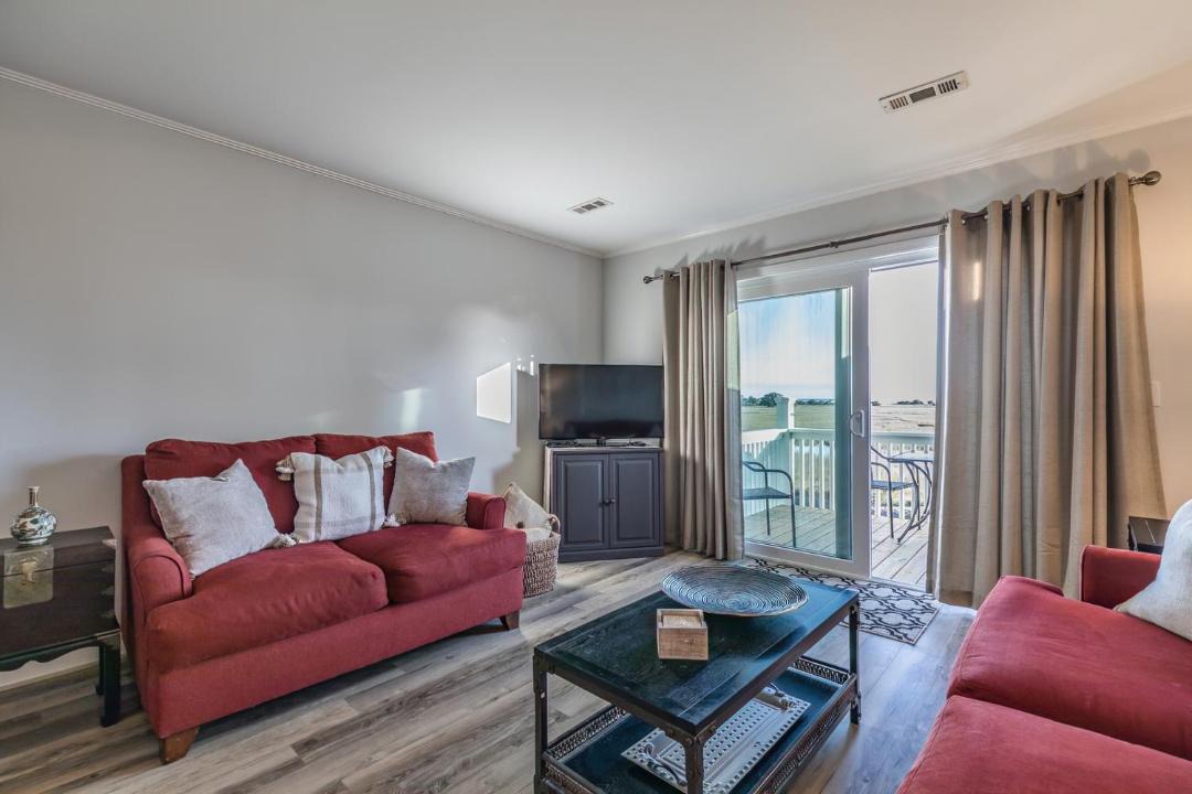 Photo of Livingroom in Oceanmarsh Subdivision