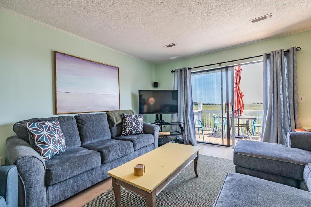 Photo of Livingroom in Oceanmarsh Subdivision
