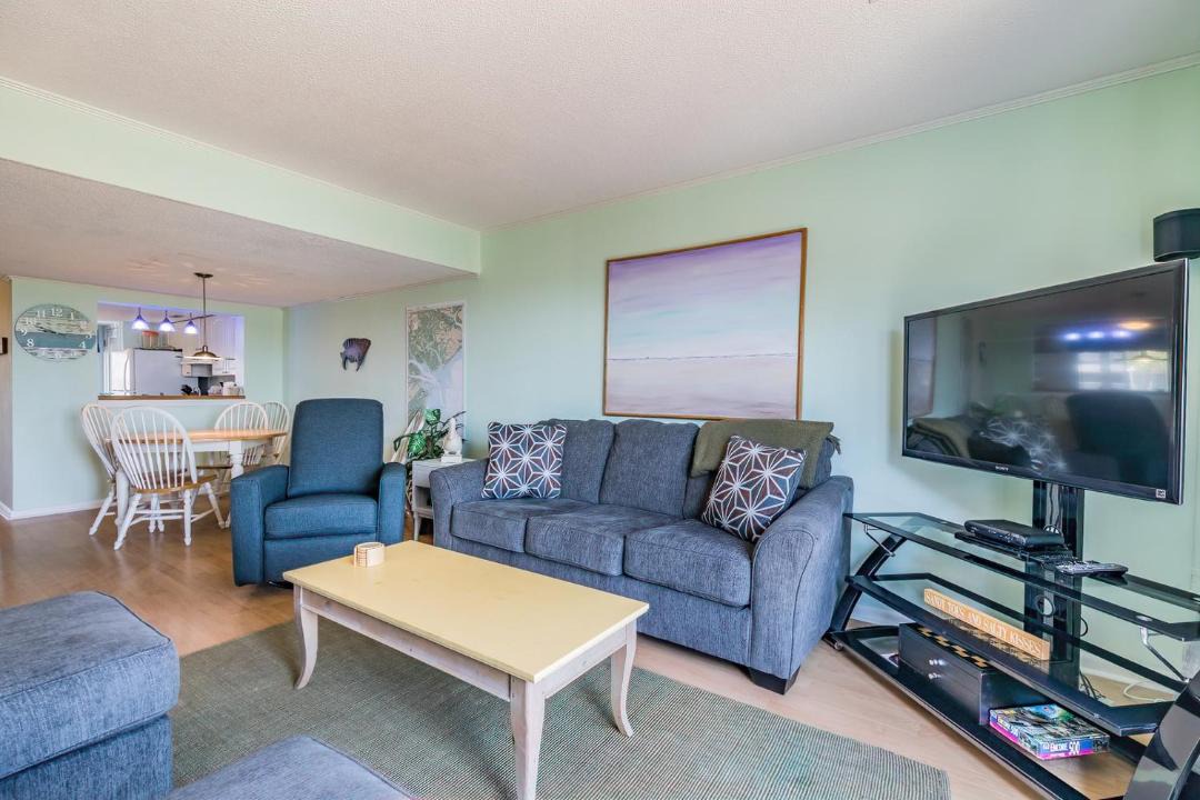 Photo of Livingroom in Oceanmarsh Subdivision