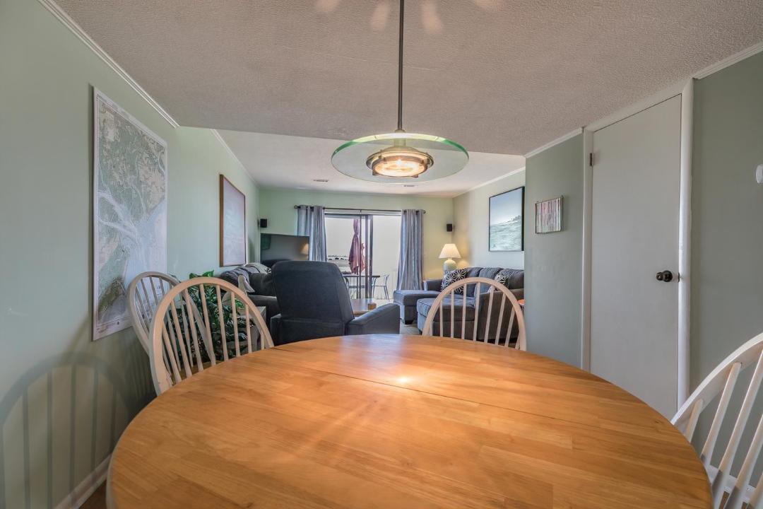 Photo of Livingroom in Oceanmarsh Subdivision