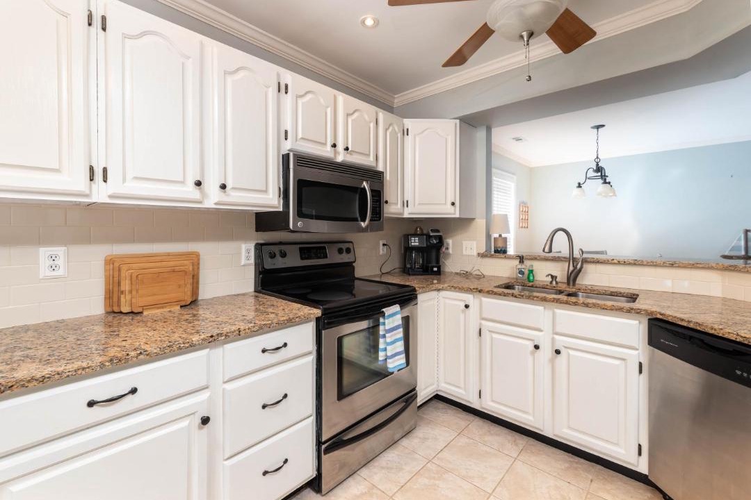 Photo of Kitchen in Oceanmarsh Subdivision