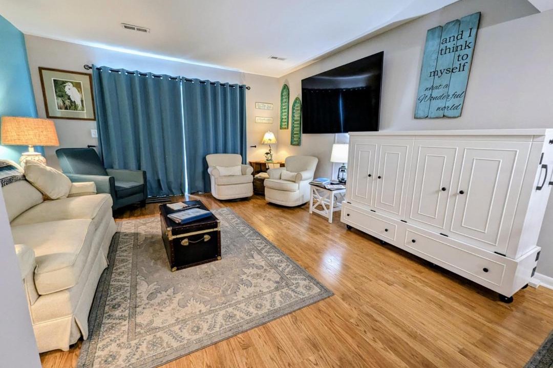 Photo of Livingroom in Oceanmarsh Subdivision
