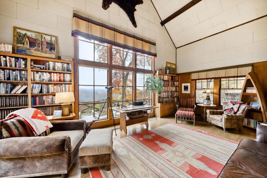 Photo of Livingroom in Robbinsville