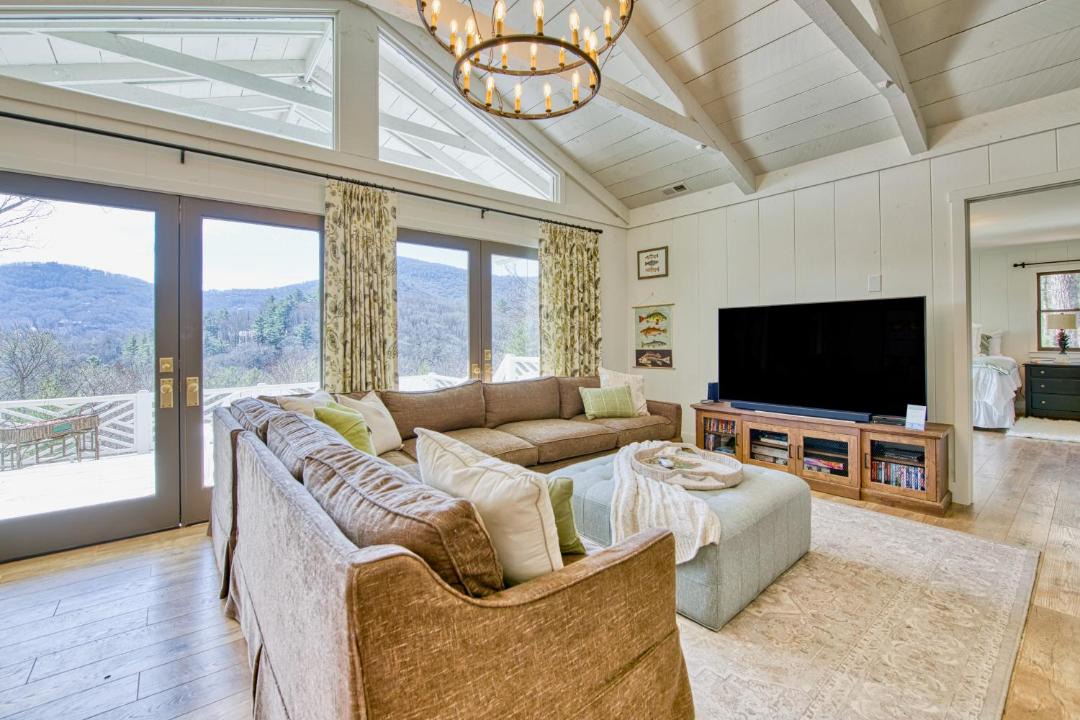 Photo of Livingroom in Cashiers