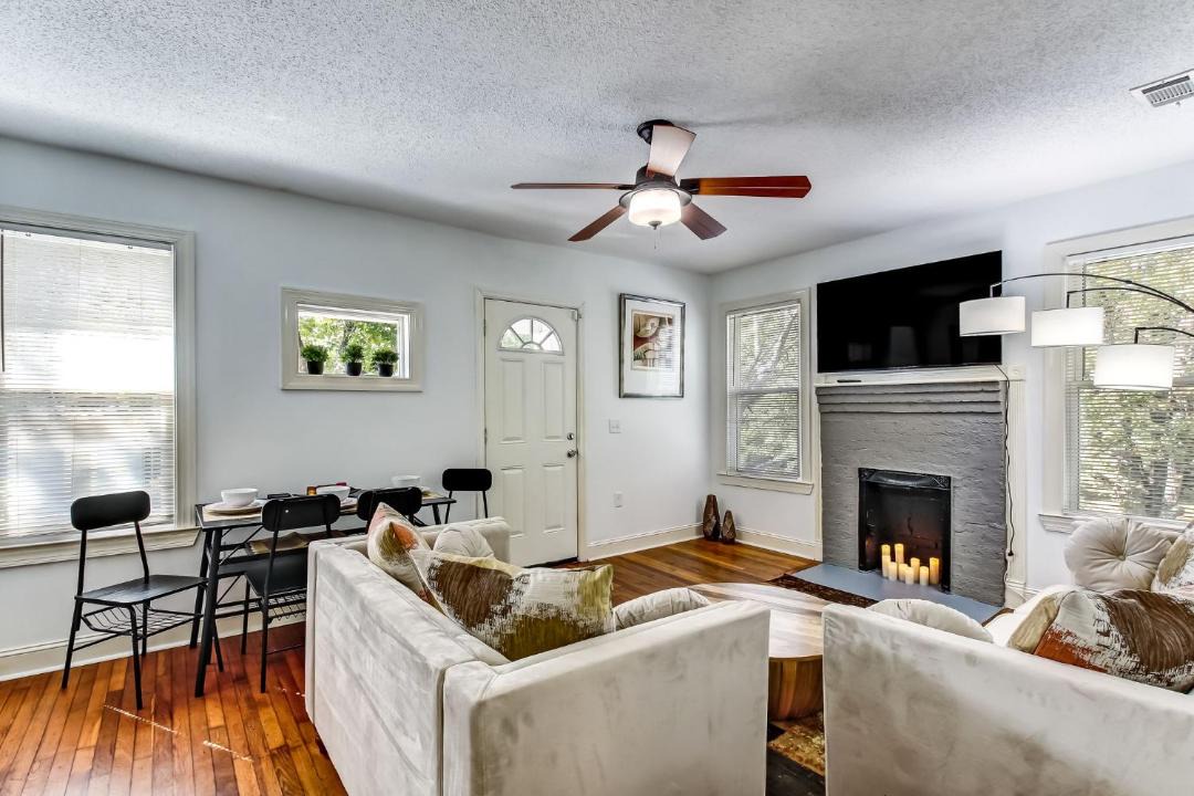 Photo of Livingroom in Midtown