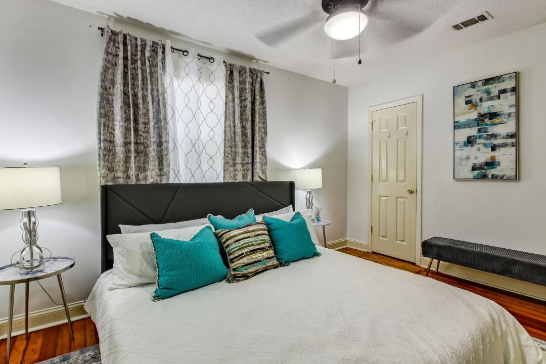 Photo of Bedroom in Midtown
