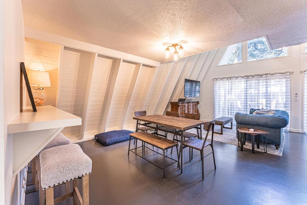 Photo of Livingroom in North Forest Beach