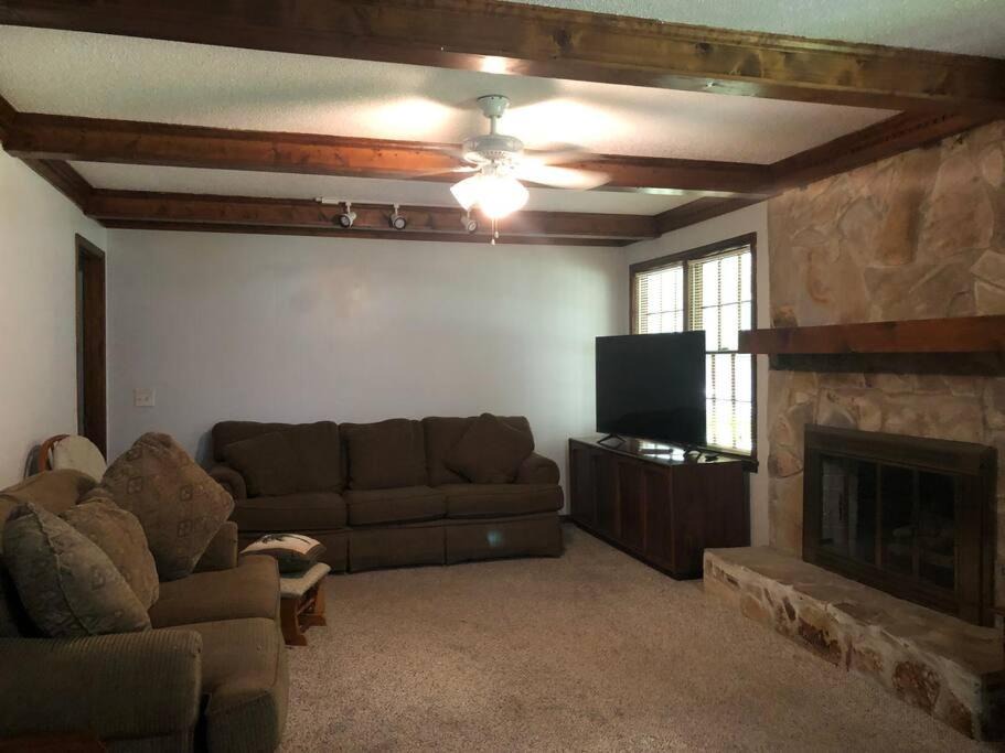 Photo of Livingroom in Seven Oaks