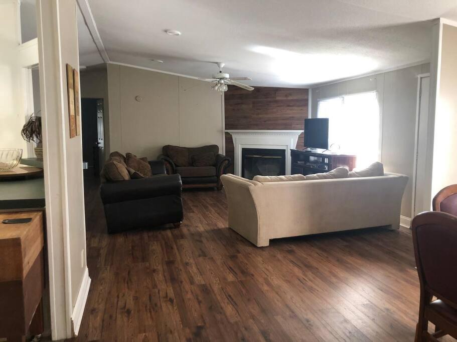 Photo of Livingroom in Leesville