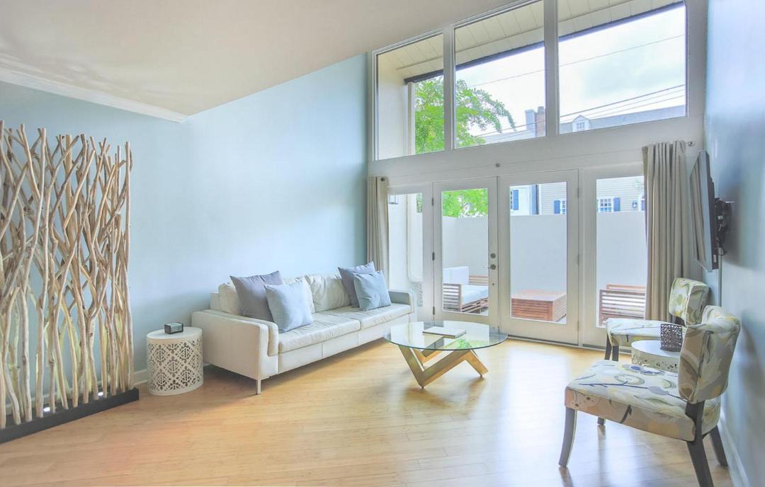 Photo of Livingroom in Historic District - North
