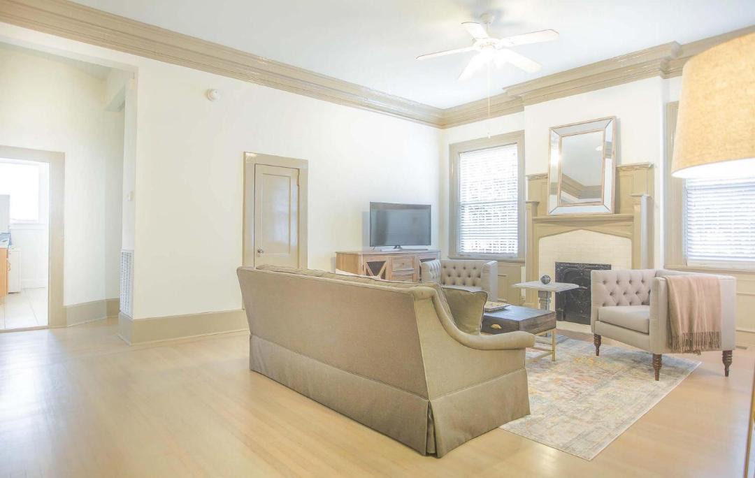 Photo of Livingroom in Thomas Square