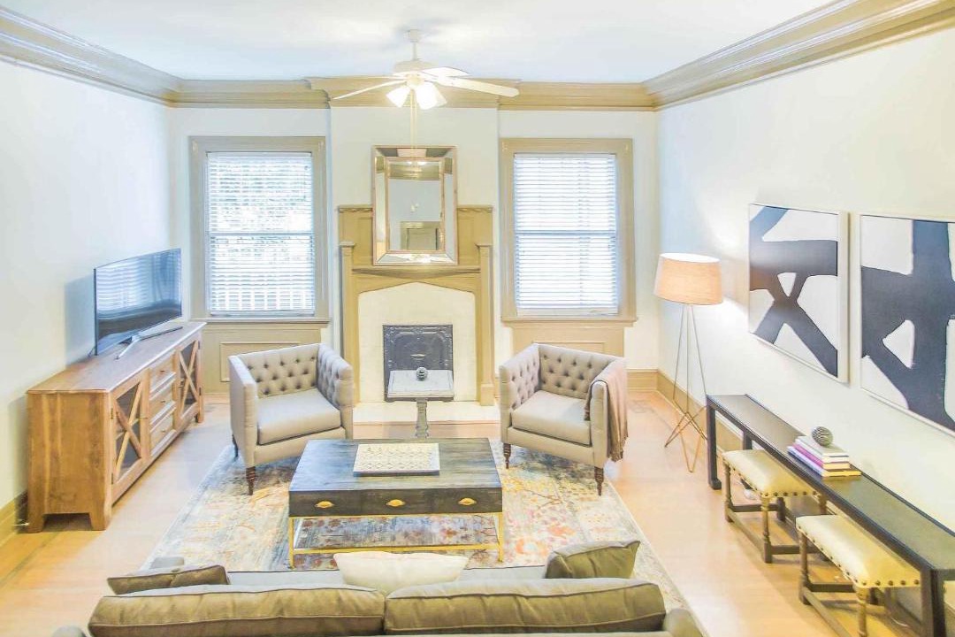 Photo of Livingroom in Thomas Square