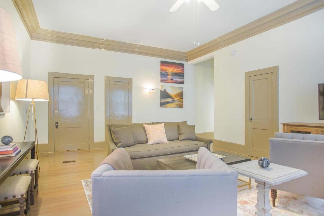Photo of Livingroom in Thomas Square