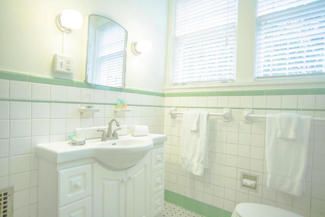Photo of Bathroom in Thomas Square