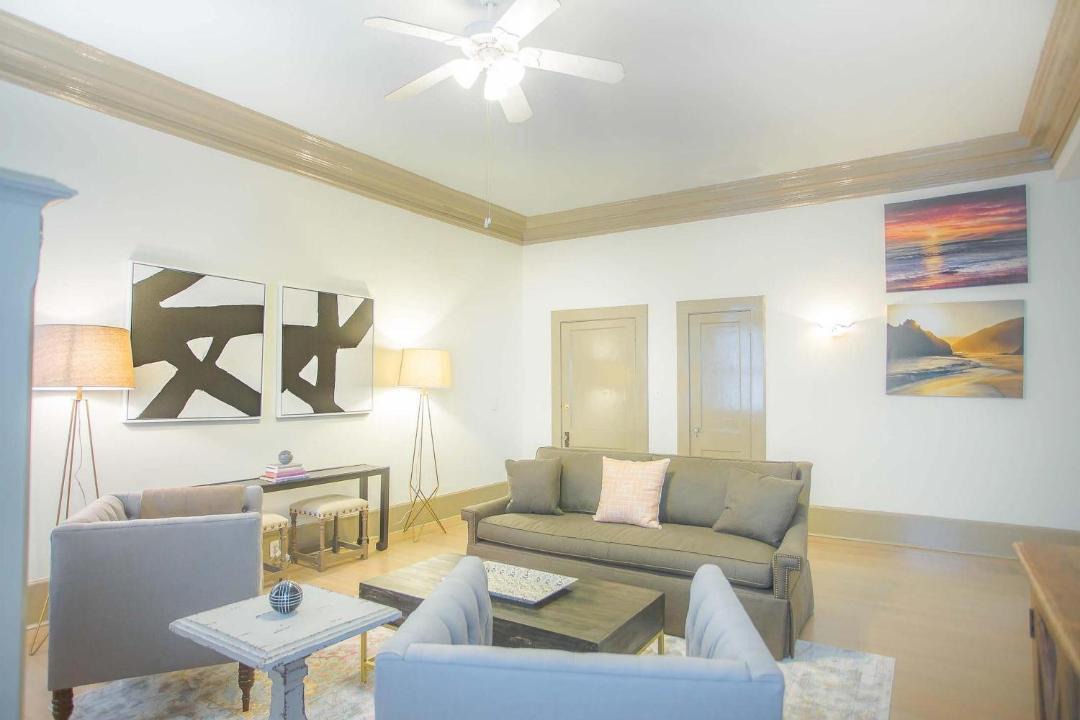 Photo of Livingroom in Thomas Square