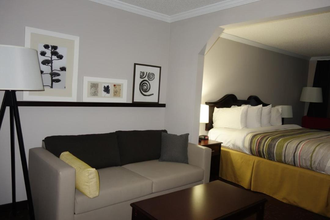 Photo of Livingroom in Commerce