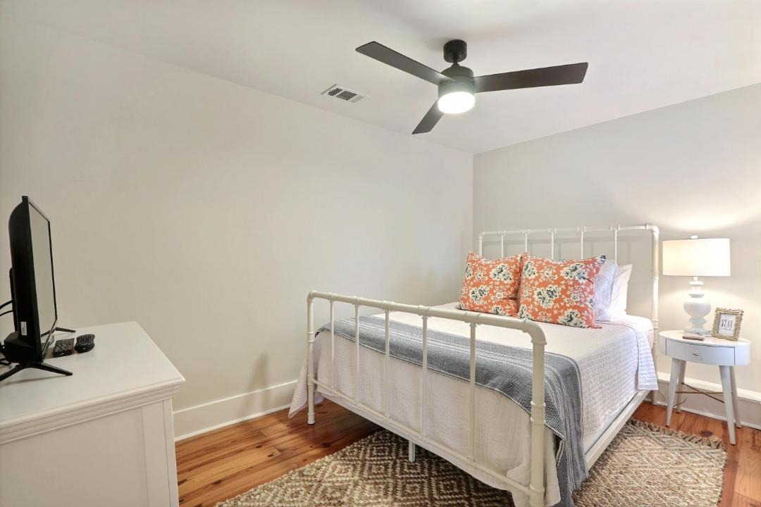 Photo of Bedroom in Beach Institute