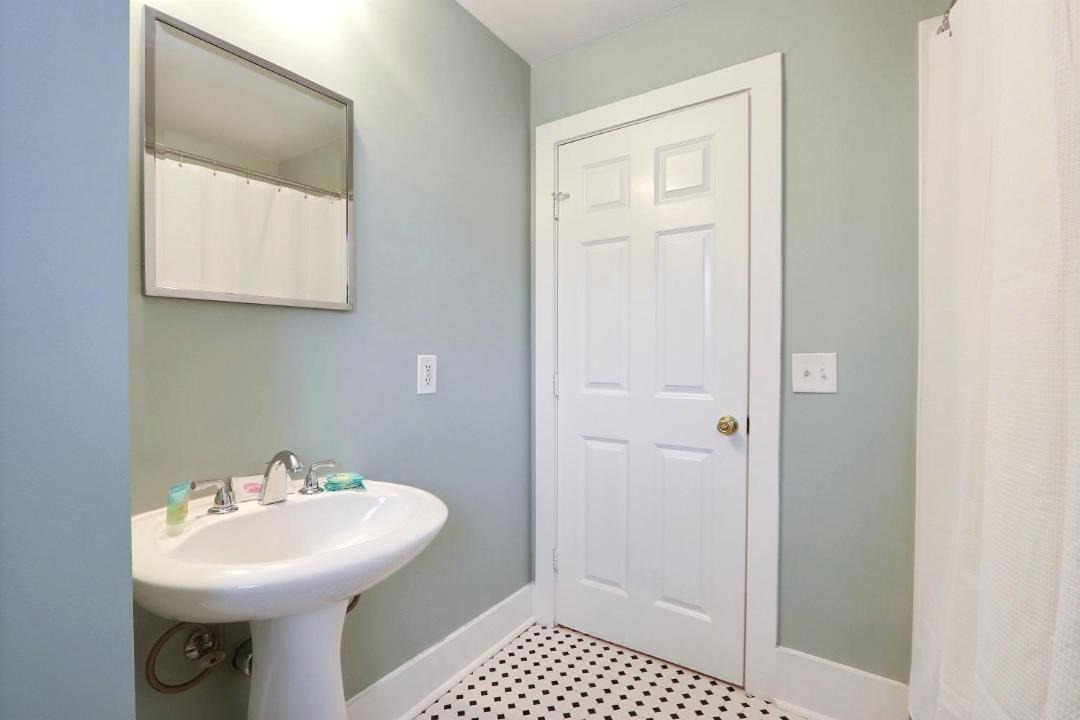 Photo of Bathroom in Beach Institute