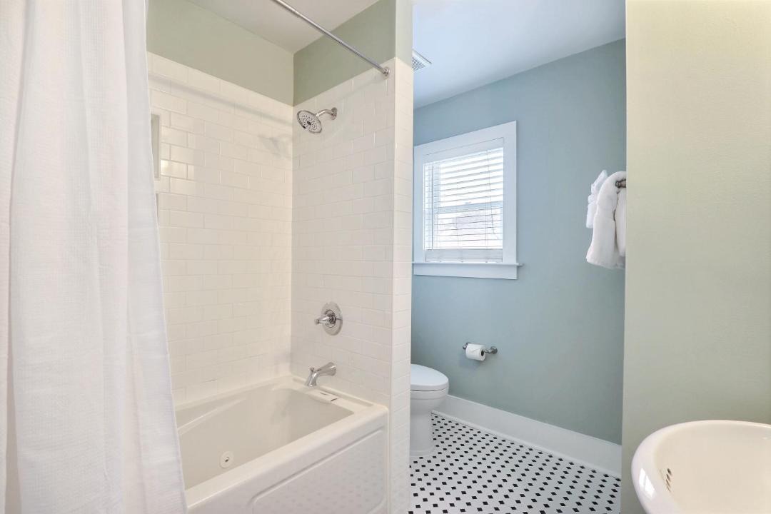 Photo of Bathroom in Beach Institute