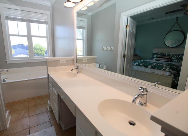 Photo of Bathroom in Bonito Boathouses