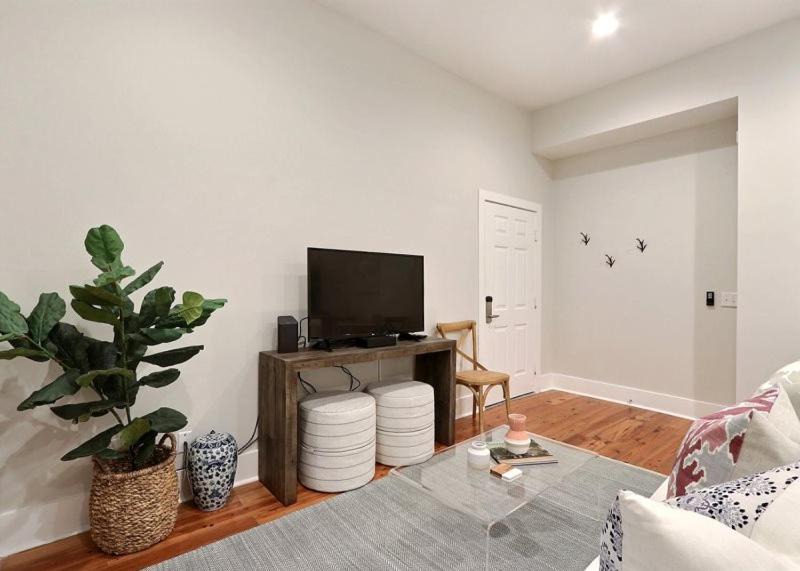 Photo of Livingroom in Beach Institute