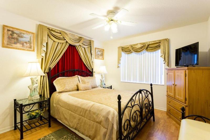 Photo of Bedroom in Hillcrest Estates
