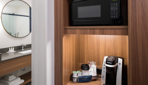 Room, 1 King Bed, Hearing Accessible (Accessible Bathtub)