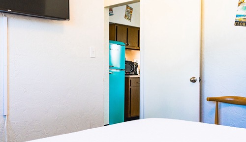 Deluxe Suite, 1 Bedroom, Kitchen, Pool View