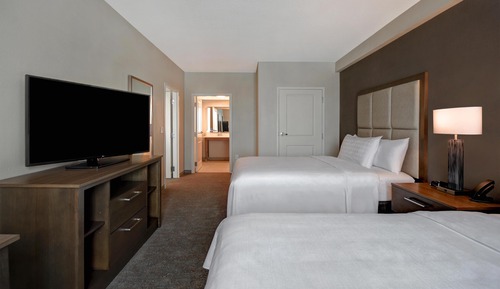 Suite, Multiple Beds, Bathtub