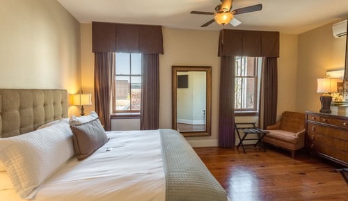 Suite, 1 King Bed (1)
