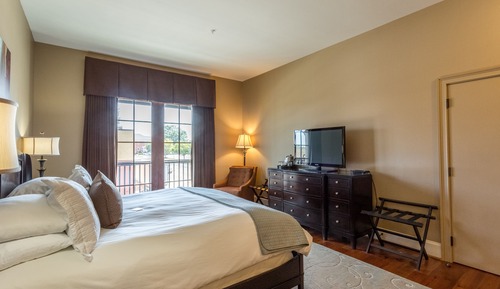 Standard Room, 1 King Bed (6)