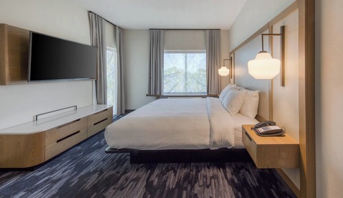 Suite, 1 Bedroom, Hearing Accessible (Roll-in Shower)